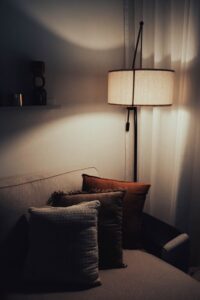 Cozy Living Spaces on a Budget: Easy Tips for a Warm Home